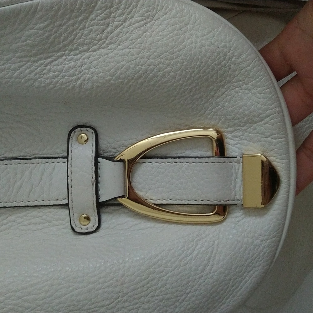 Chic White Leather Hobo Bag with Gold Accents - Picture 2 of 15